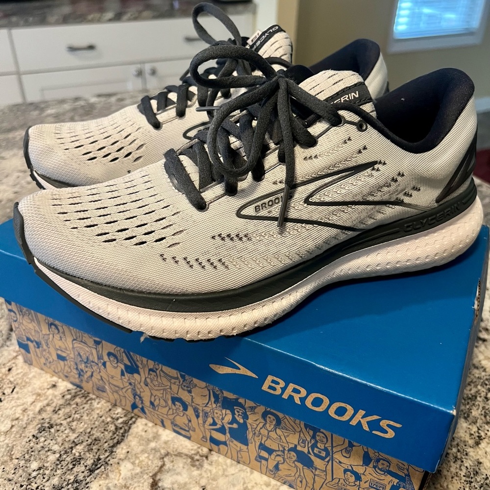 Women’s Brooks Glycerin 19 sz 8.5